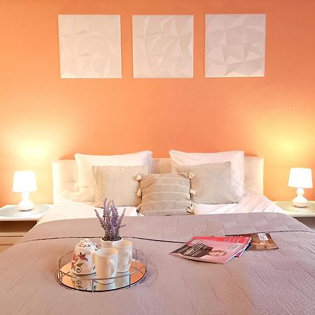 Spacious Old Town Family Peachy 2 Bedrooms Apartment, Nearby The Riga Presidential Castle Экстерьер фото