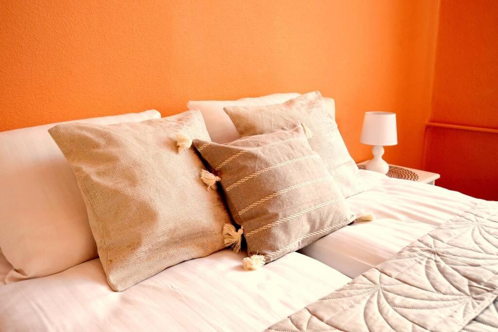 Spacious Old Town Family Peachy 2 Bedrooms Apartment, Nearby The Riga Presidential Castle Экстерьер фото