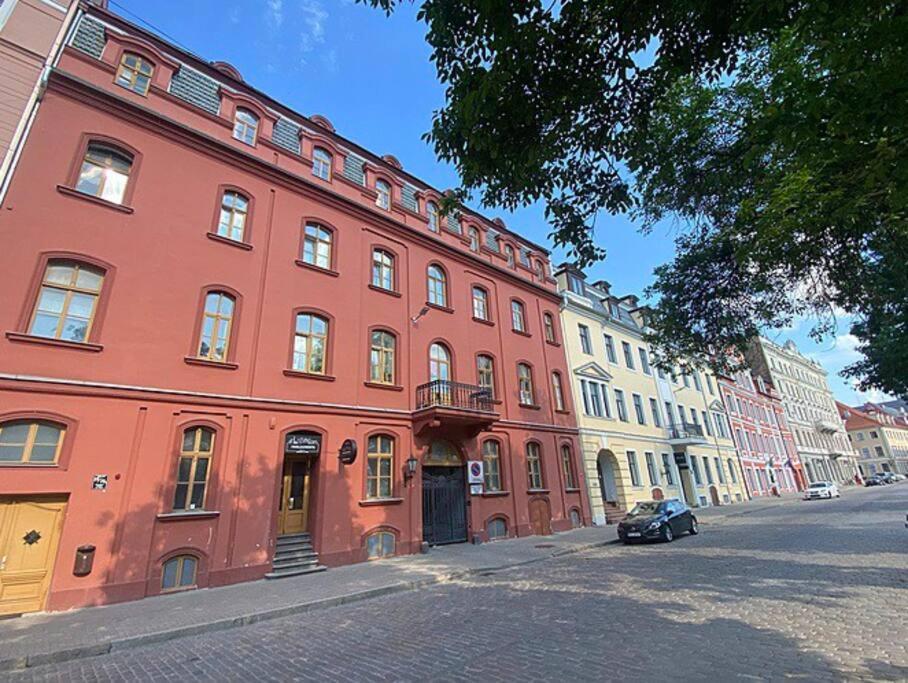 Spacious Old Town Family Peachy 2 Bedrooms Apartment, Nearby The Riga Presidential Castle Экстерьер фото