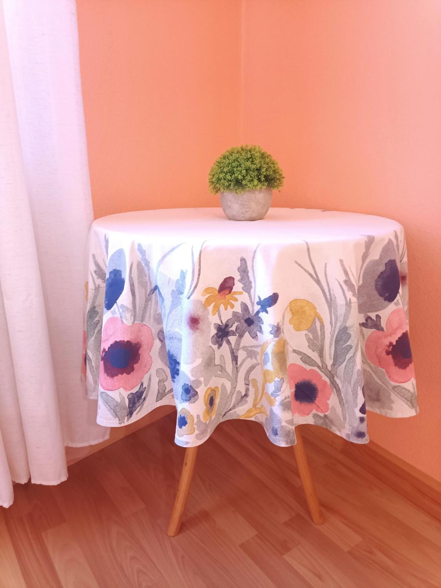 Spacious Old Town Family Peachy 2 Bedrooms Apartment, Nearby The Riga Presidential Castle Экстерьер фото